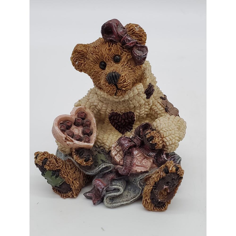 Boyds Bear Figurine - Baily - Hearts Desire - 3"